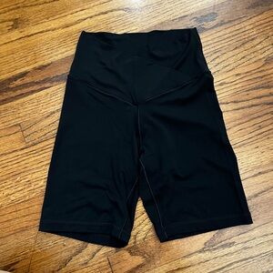 Aerie Real Me v-front high rise 7” biker short - medium